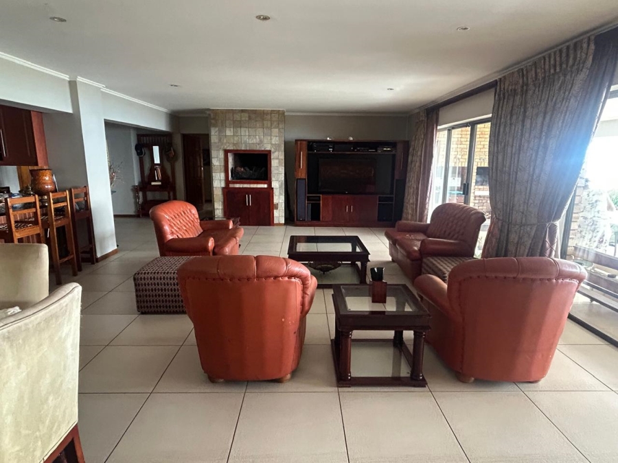 6 Bedroom Property for Sale in Da Nova Western Cape
